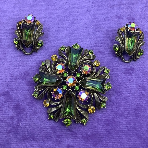Vintage Florenza signed Green and Gold Brooch and Earring Set - Picture 7 of 9